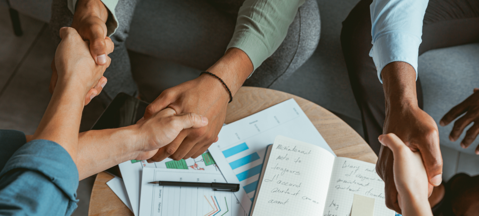 Czym różni się tłumacz przysięgły od zwykłego tłumacza?